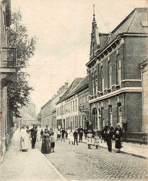 Het klooster aan de Bisschop Zwijsenstraat in 1903 (collectie Regionaal Archief Tilburg)