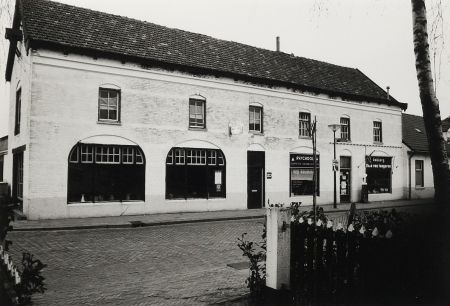 Landbouwwerktuigenfabriek van Kusters, gebouwd in 1900 (Collectie PNB, 1989)