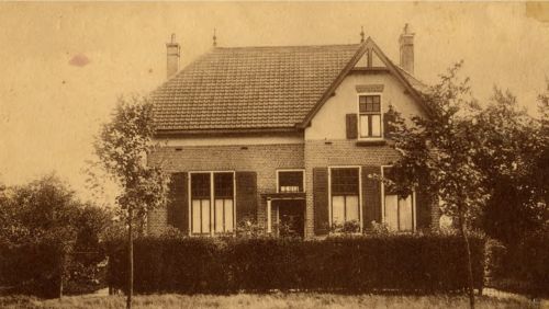 Het huis van gemeentescretaris Verhoeven, ca. 1920 (bron: RHCe)