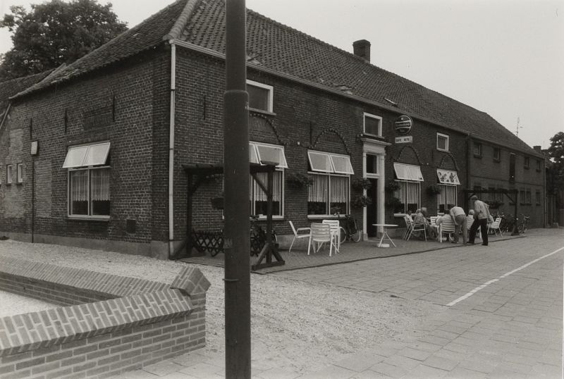 Café aan de Millse Schoolstraat in 1987