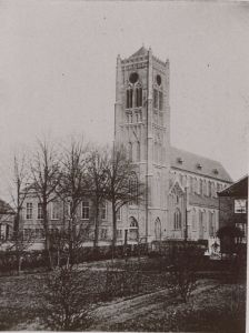 De kerk en het raadhuis te Mill (1905)