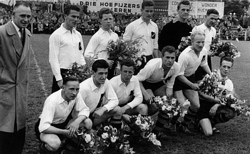 kampioen na winst op DOS, 1955. Foto: Stadsarchief Breda