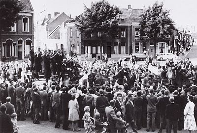 Inhuldiging van het elftal van NOAD ter gelegenheid van de promotie naar de Eredivisie, 1957. Foto: Regionaal Archief Tilburg, nr. 054199