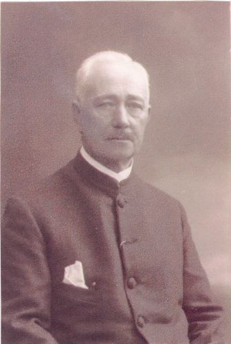 Dr. Raupp. Dokter te Nuenen 1897-1919, foto 1900 (bron: HKK De Drijehornick)