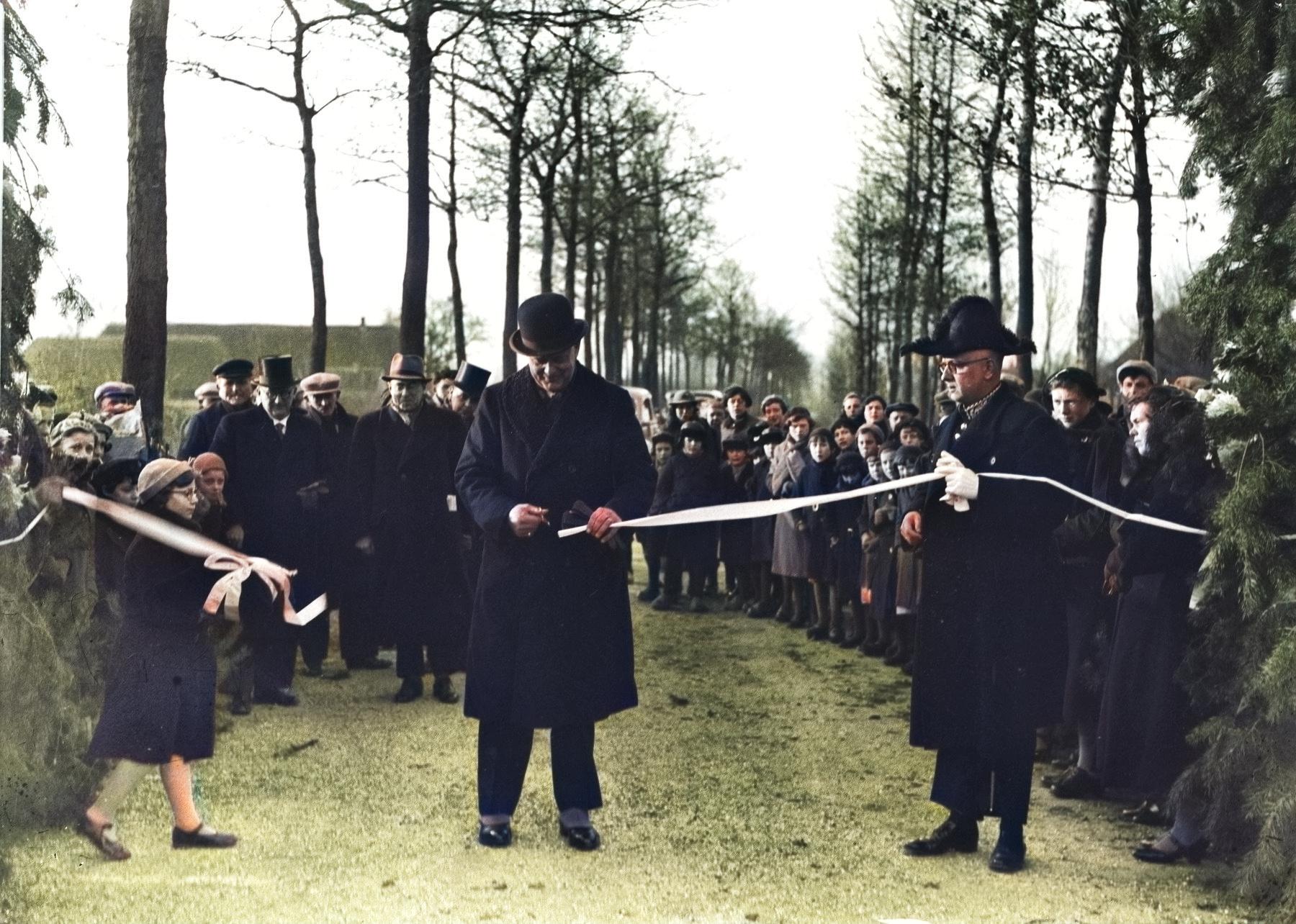 Opening van de weg Nistelrode-Loosbroek, 1938 (collectie BHIC, nr. 1656-000110; ingekleurd met Colourise.sg)