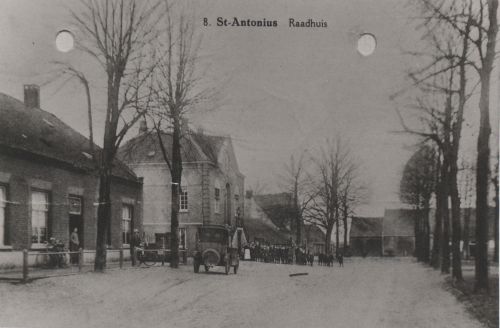 Raadhuis met plein, ca. 1910