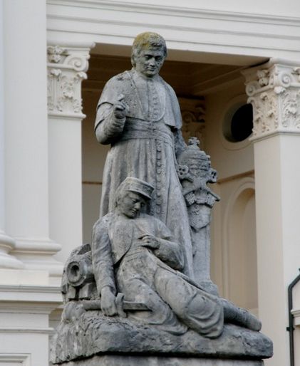 In Oudenbosch is voor de ingang van de Basiliek van de H.H. Agatha en Barbara een standbeeld van een Zouaaf geplaatst.
