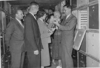Opening diepvriescel Mooren & Van Calker, 1958. Foto: www.haps-info.nl