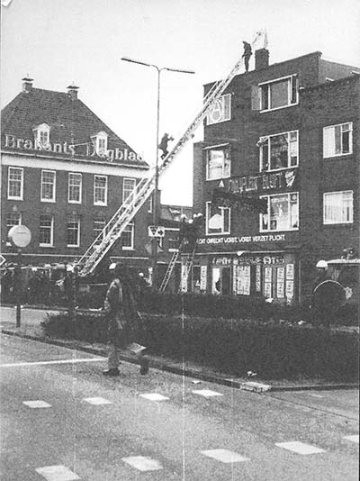 Den Bosch, 1978, de M.E. ontruimt een kraakpand aan het Emmaplein (bron: privécollectie Gertjan van Beijnum)