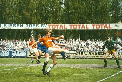 Spelmoment tijdens de wedstrijd RBC - DS '79 (Dordrecht), 1985. Foto: Gemeentearchief Roosendaal, nr. K13594.