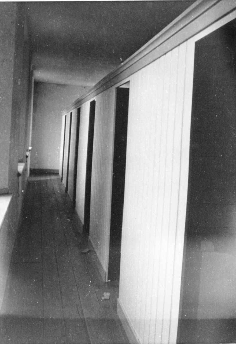 De slaapzaal met de slaapcellen in 1966 (BHIC, Beeldcollectie Ton Cruijsen nr. 1903-000292)
