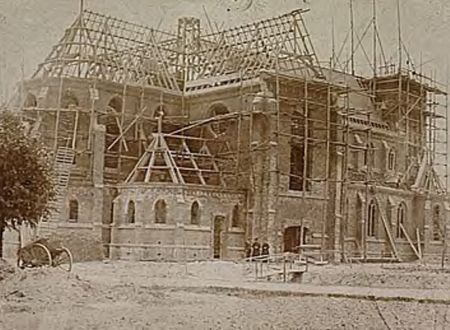 De kerk in aanbouw, 1896 (vervaardiger: P. Menger, bron: RHCe)