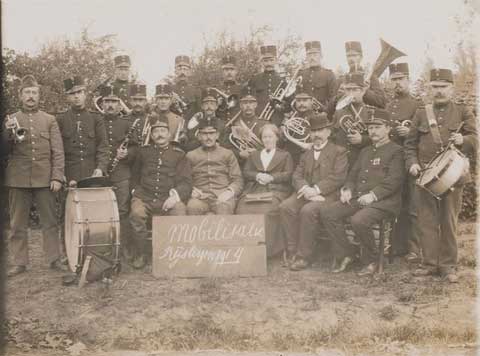 RAW014026541 - Mobilisatie Rijsbergen 1914. In het midden burgemeester Rubert en zijn echtgenote, 1914