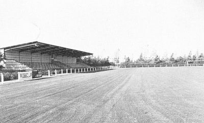 Het terrein van voetbalvereniging R.K.C. op het sportpark Olympia aan de Akkerlaan, circa 1980. Foto: Streekarchief Langstraat, Heusden, Altena, nr. WAA41683.