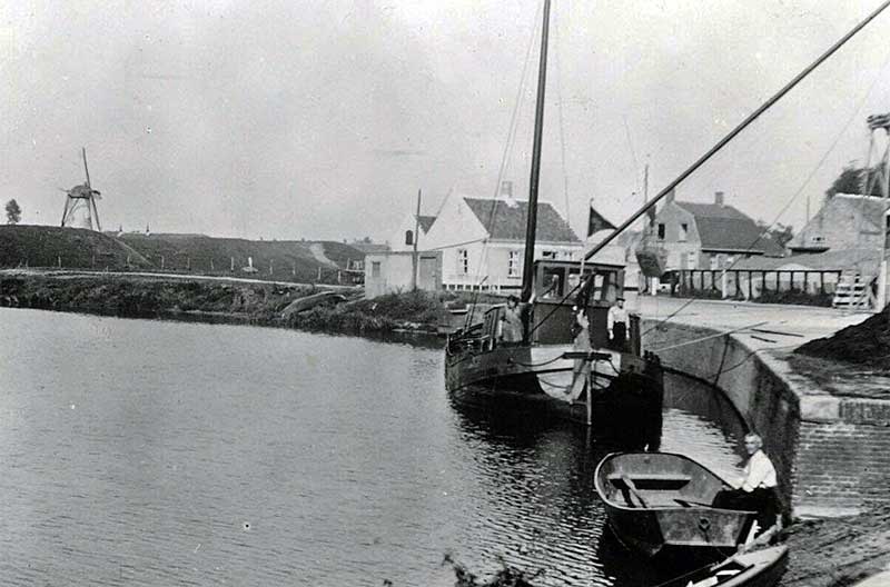 De haven in 1960 (bron: collectie Heemkundekring De Vlasselt)