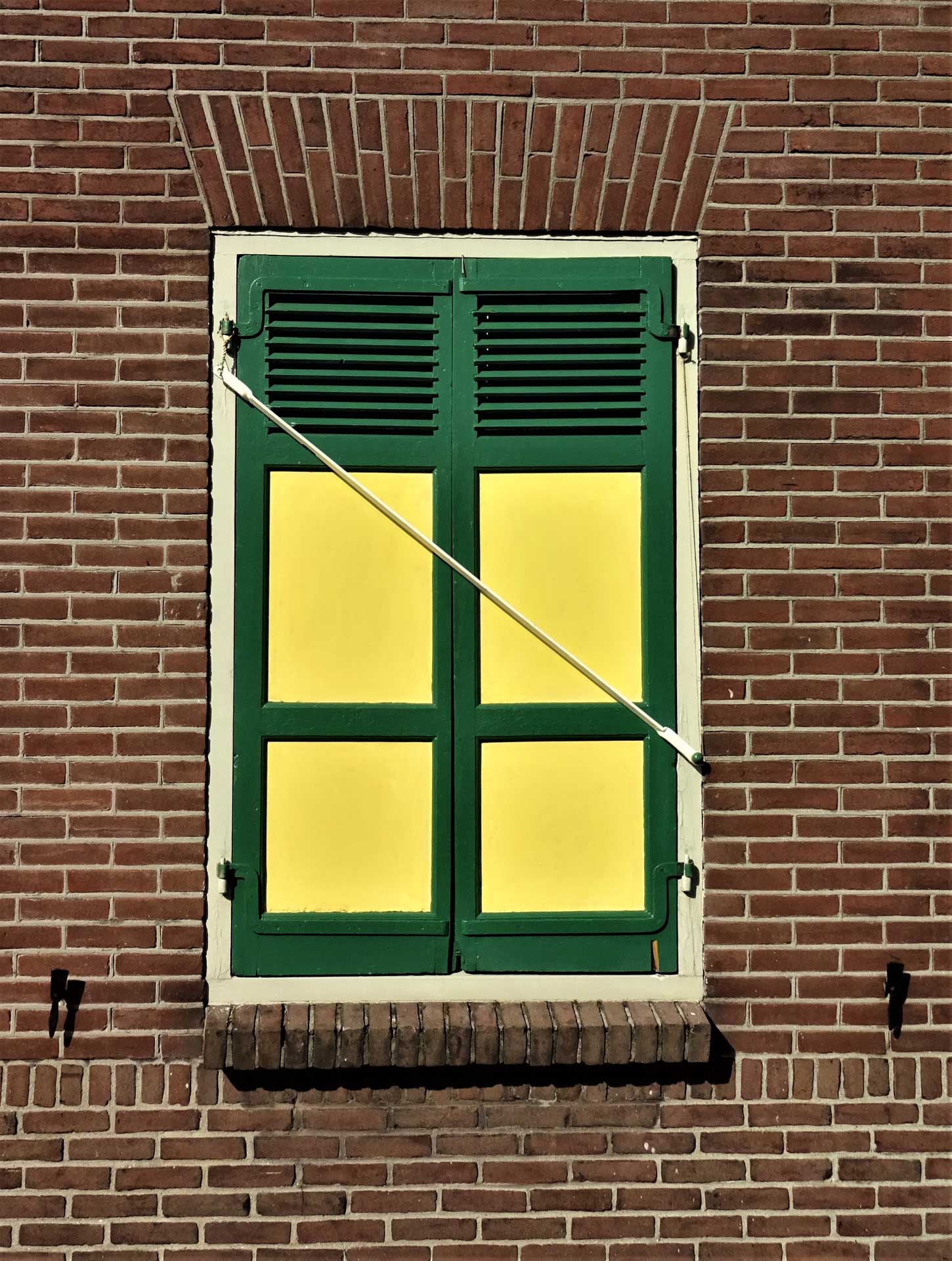 De vensters op een kier (foto: Rini de Groot)