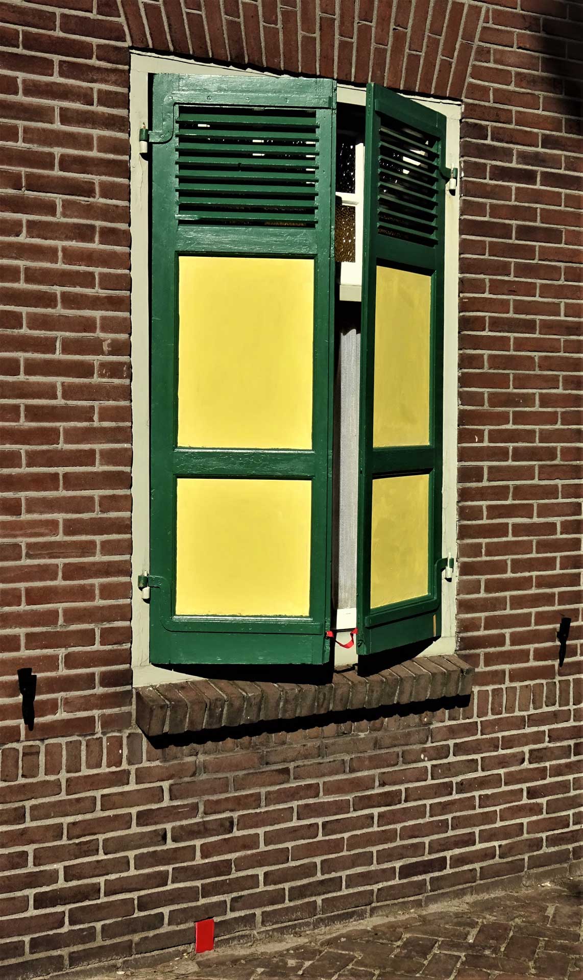 De vensters op een kier (foto: Rini de Groot)