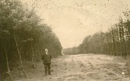 Burgemeester Visschers, 1917-1946, tussen de bomen(bron: RHCe)