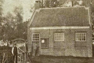 Het oude raadhuis te Vlierden, gebouwd in 1767 (Foto: collectie Heemkundekring H.N. Ouwerling Deurne)