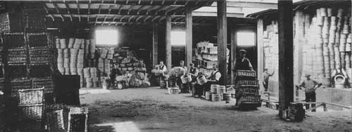 Vlijmen, Van Wagenberg-Festen te Vlijmen, (mandenfabriek) alle soorten fruit- en groentemanden enz, 1916 (Salha, vlm00130)