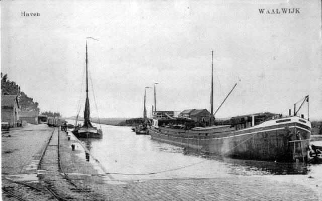Waalwijk, Beeld van de Haven van Waalwijk met enkele schepen