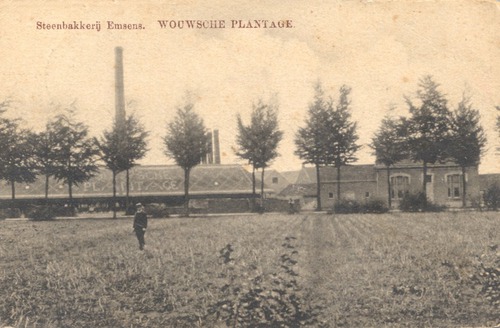 Wouw, Wouwse Plantage, steenbakkerij Wouwsche Plantage, gebouwd in 1869 door baron De Caters, in 1895 overgenomen door de familie Emsens, ca 1915 (WBA, K20310)