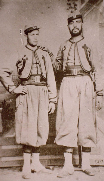 Twee zouaven uit Zeeland: H. Boelaars en B. Bongers, c. 1870 (bron: BHIC, fotonummer DCZLD-000046)
